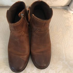 Teva weatherproof buffed Leather boot